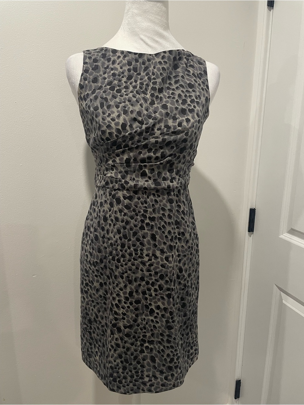 Ann Taylor Black and Gray Printed Sheath Dress